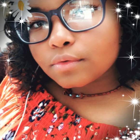 Meet your Posher, Alexis - Picture 1 of 1